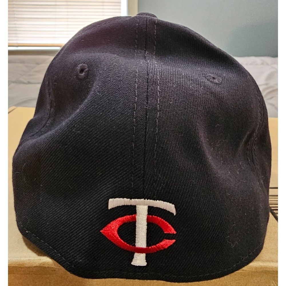 New Era® Minnesota Twins 39THIRTY™ (LARGE/XL) Game Day‎ Stretch-Fit Hat - Picture 3 of 6